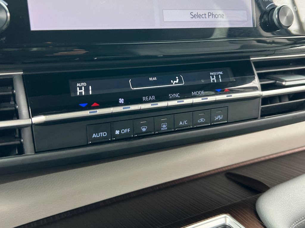 Used 2024 Toyota Sienna LE image 21