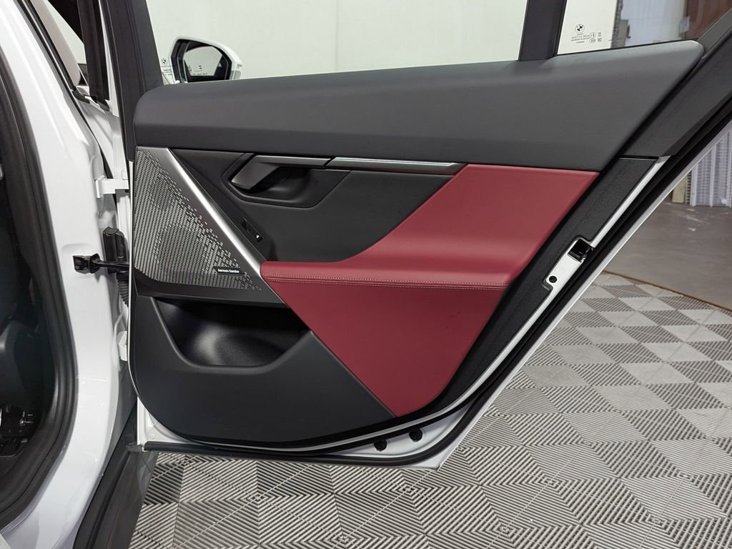 Used 2025 BMW 530i xDrive image 40