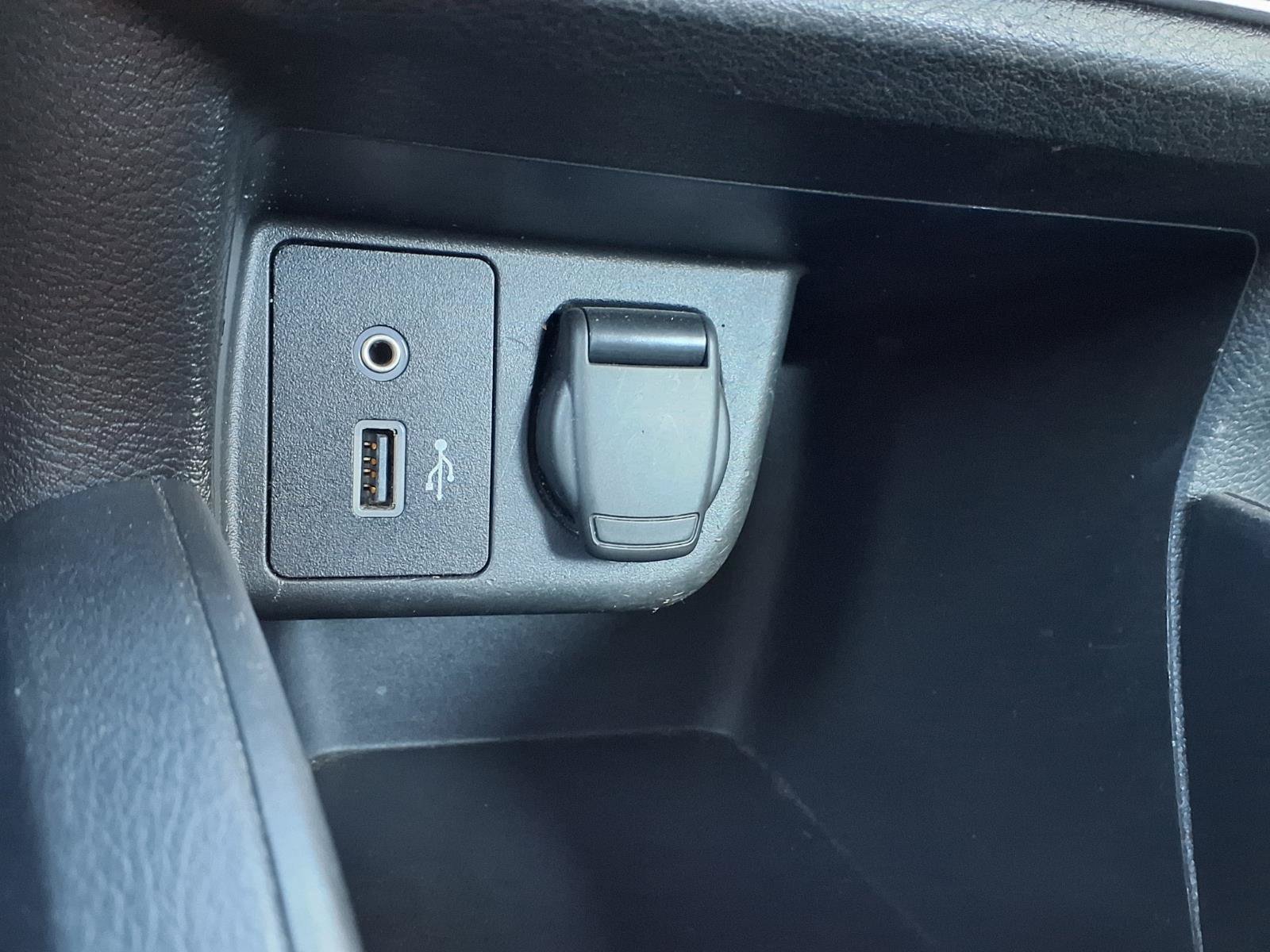 Used 2021 Nissan Versa SV FWD image 9
