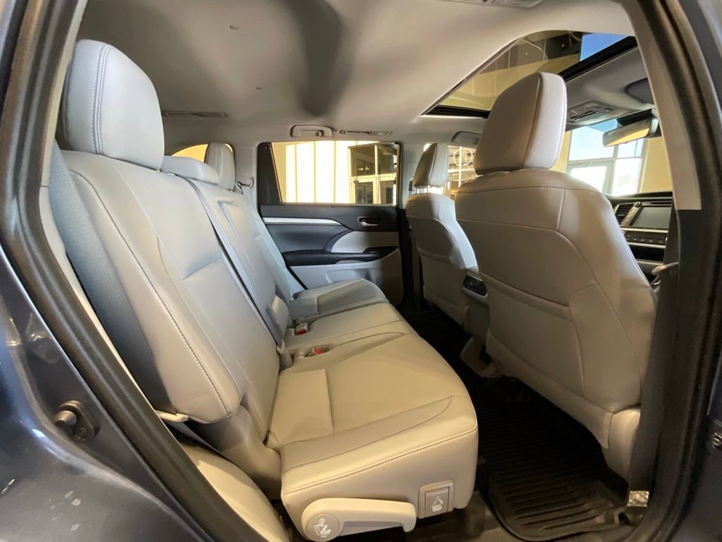 Used 2019 Toyota Highlander XLE image 22