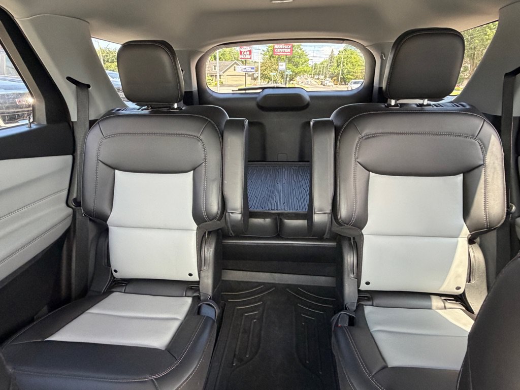 Used 2022 Ford Explorer XLT w/ Equipment Group 202A AWD/4WD image 22