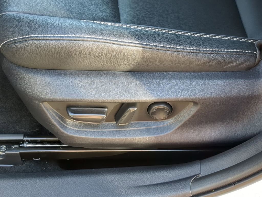 Used 2025 Toyota Camry SE image 14