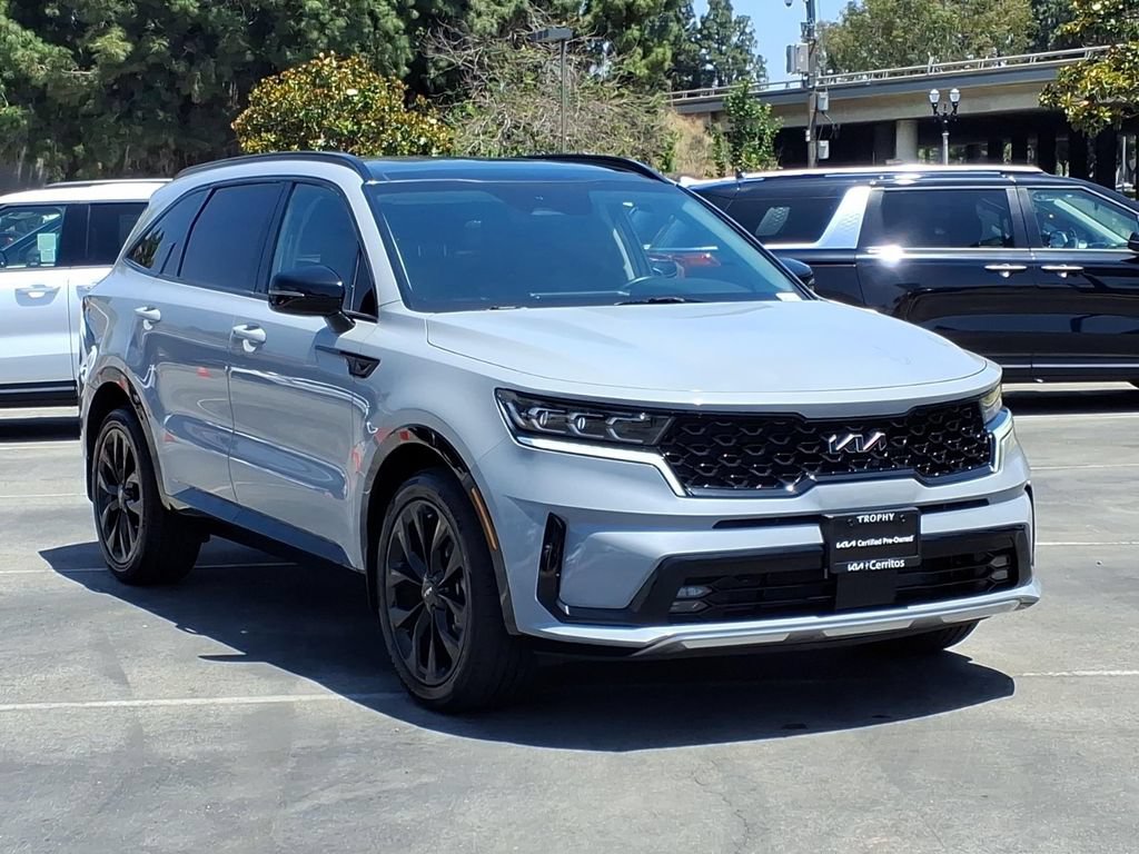 Certified 2023 Kia Sorento SX FWD image 3