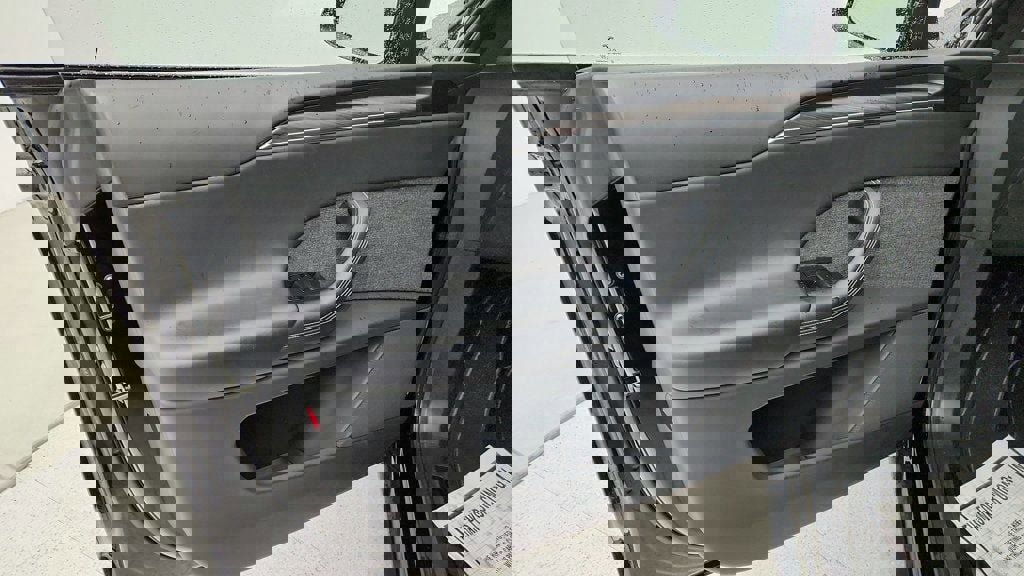 Used 2024 Tesla Model X image 10