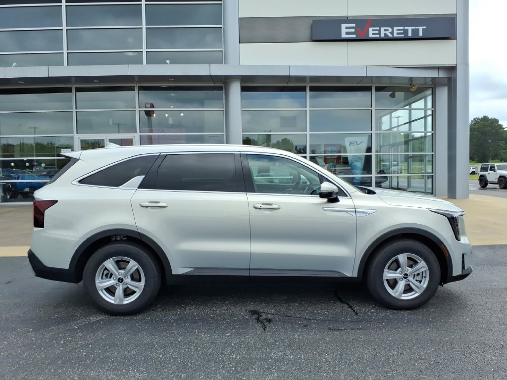 New 2026 Kia Sorento LX FWD image 3