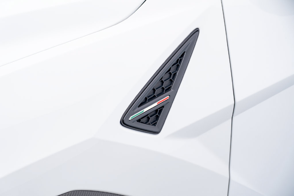 Used 2024 Lamborghini Urus Performante AWD/4WD image 10
