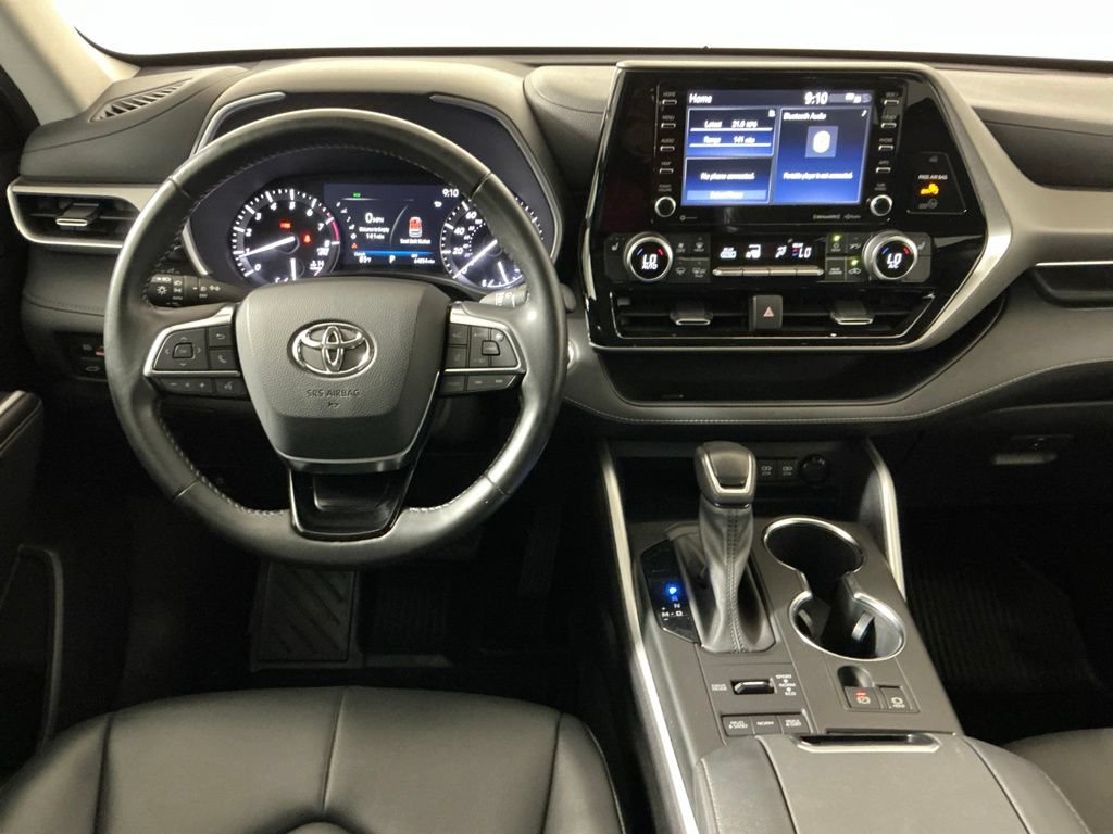 Used 2021 Toyota Highlander XLE AWD/4WD image 9