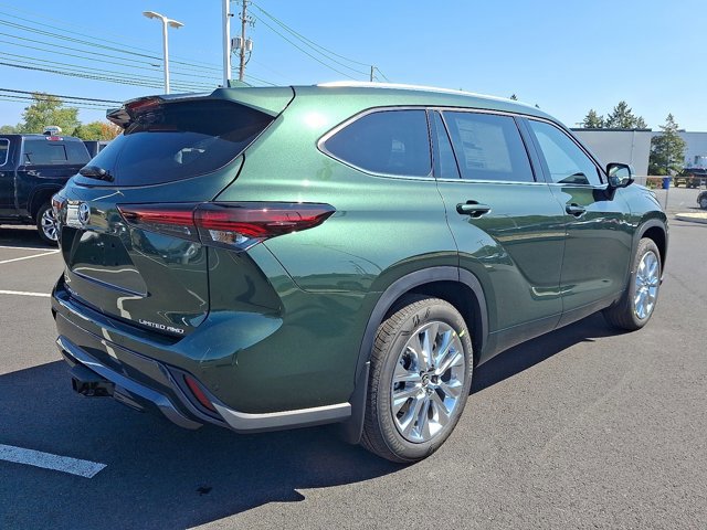 New 2025 Toyota Highlander Limited image 6