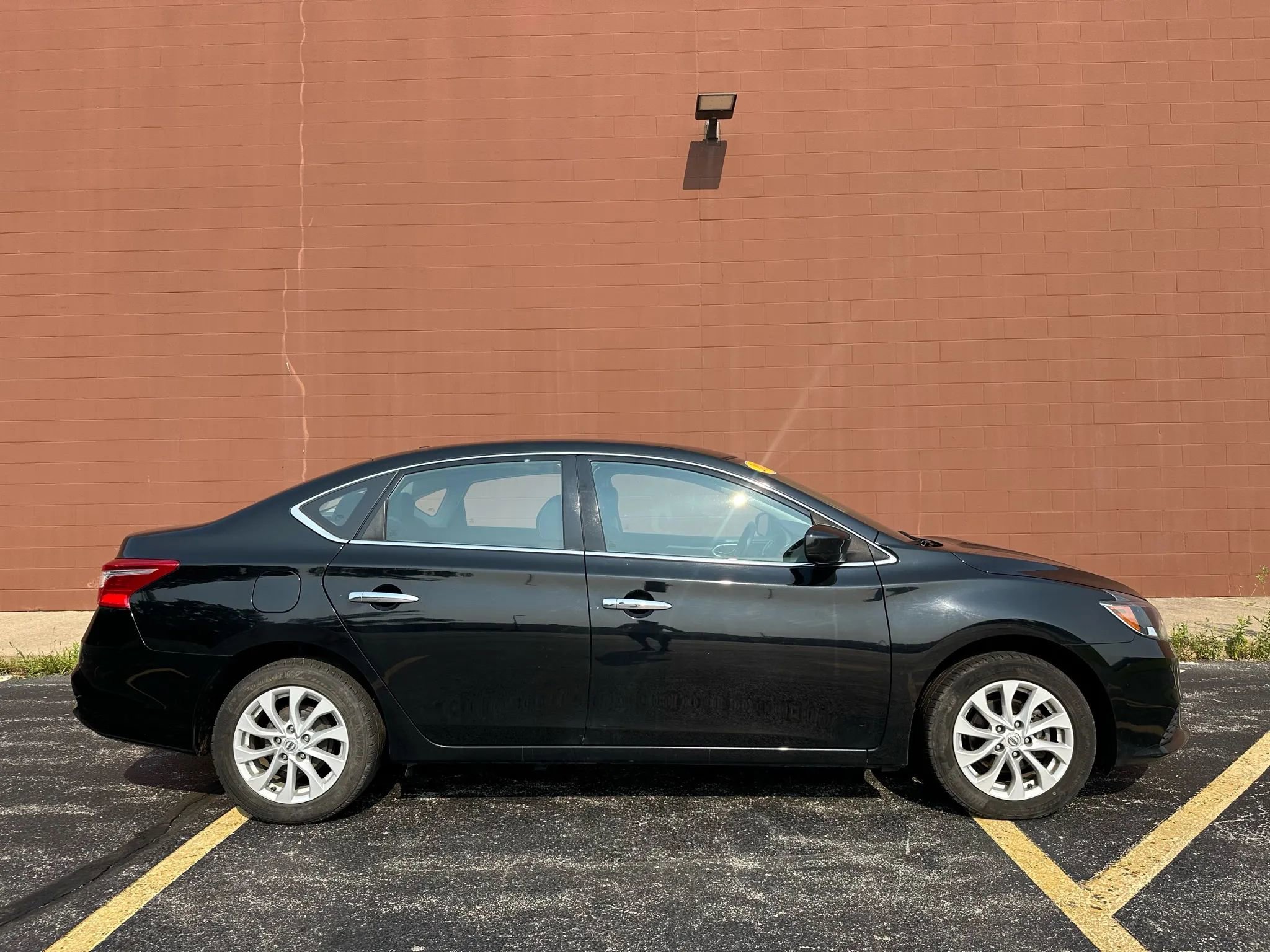 Used 2018 Nissan Sentra SV image 4