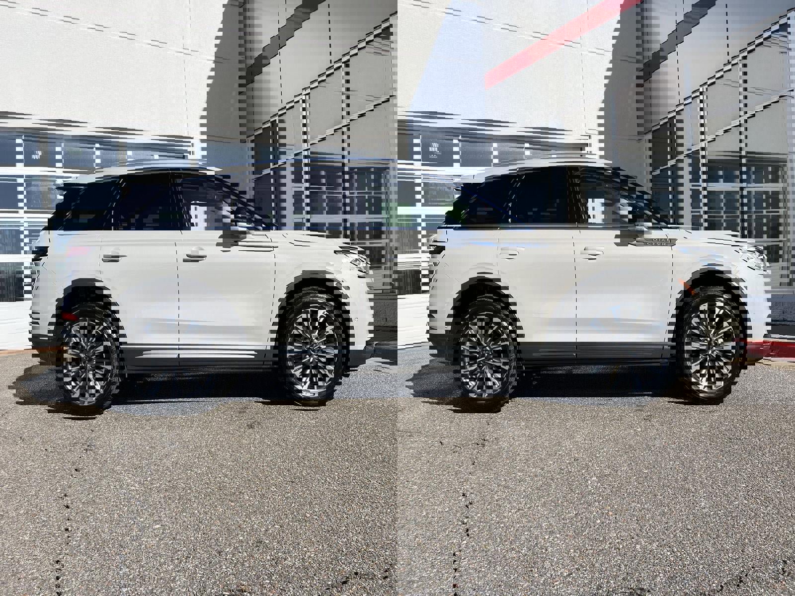 Used 2020 Lincoln Corsair Reserve w/ Equipment Group 201A image 14