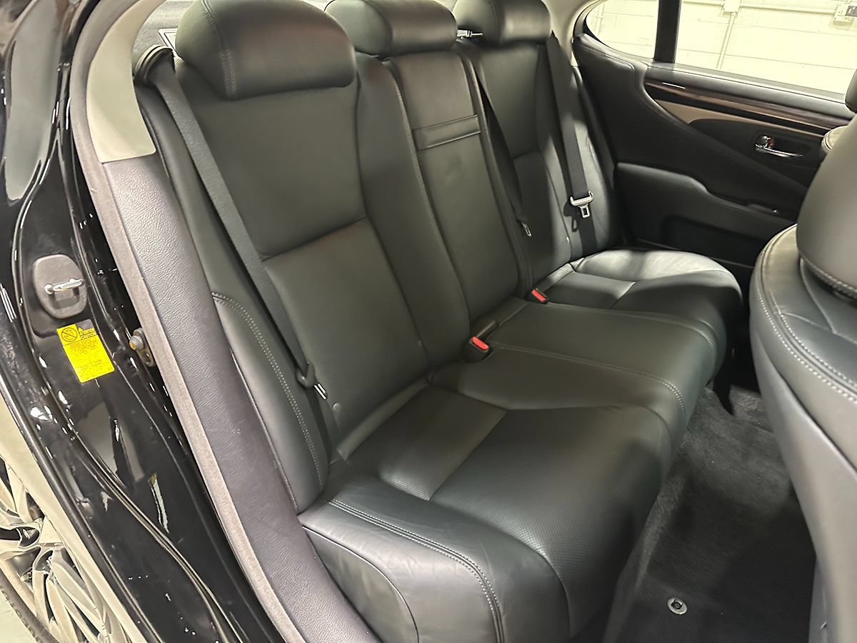 Used 2014 Lexus LS 460 AWD w/ Comfort Package image 17