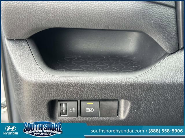 Used 2021 Toyota RAV4 LE image 21