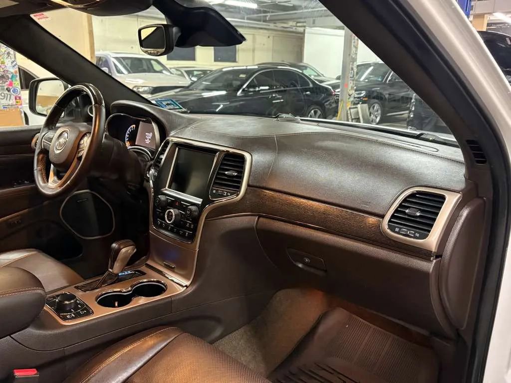 Used 2017 Jeep Grand Cherokee Summit w/ Platinum Series Group AWD/4WD image 21