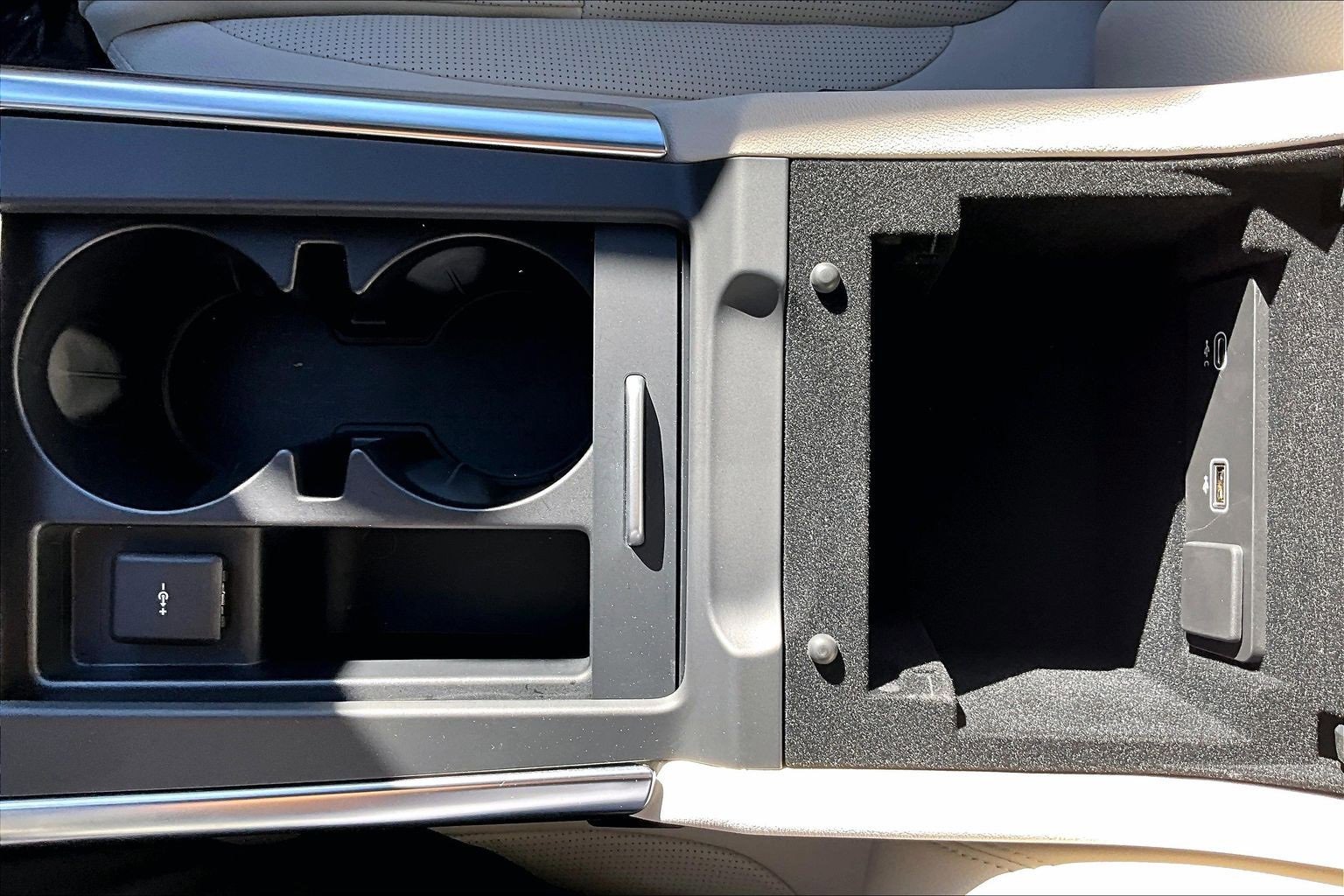 Used 2024 Jaguar XF R-Dynamic SE image 32