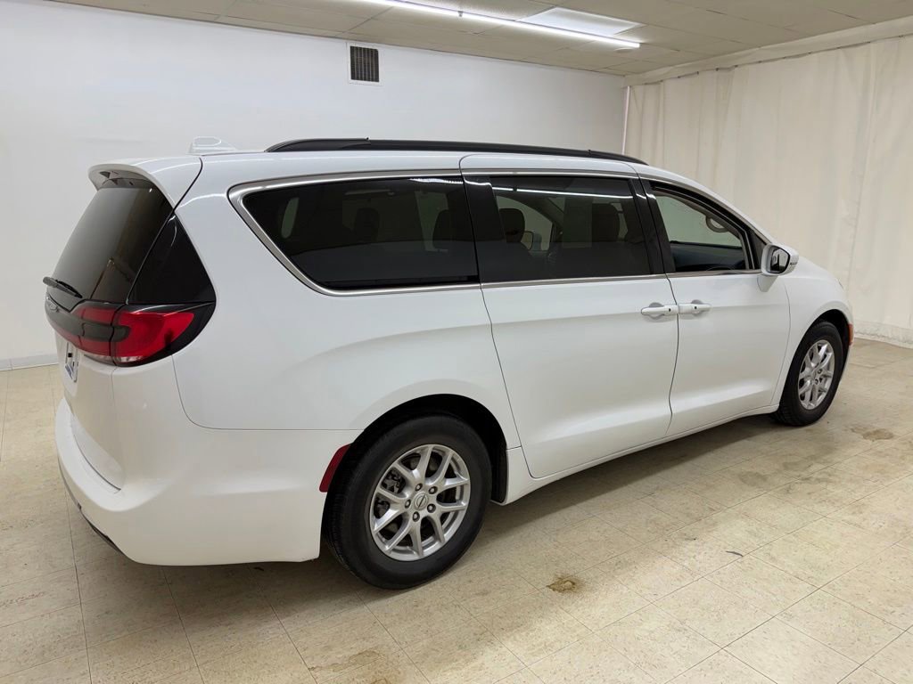 Used 2022 Chrysler Pacifica Touring-L FWD image 8