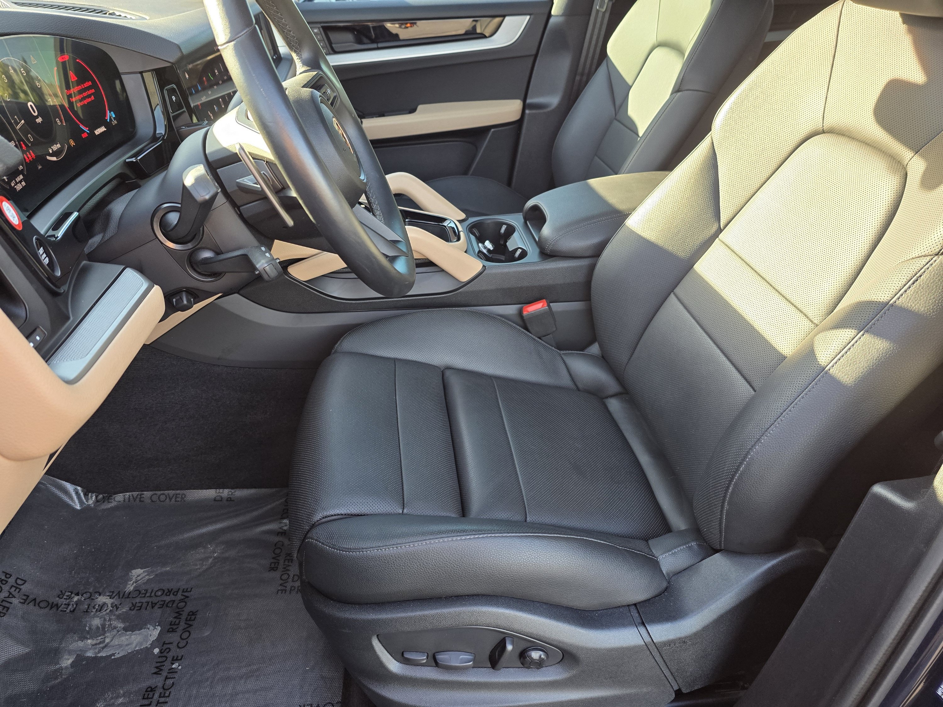 Used 2024 Porsche Cayenne AWD/4WD image 32