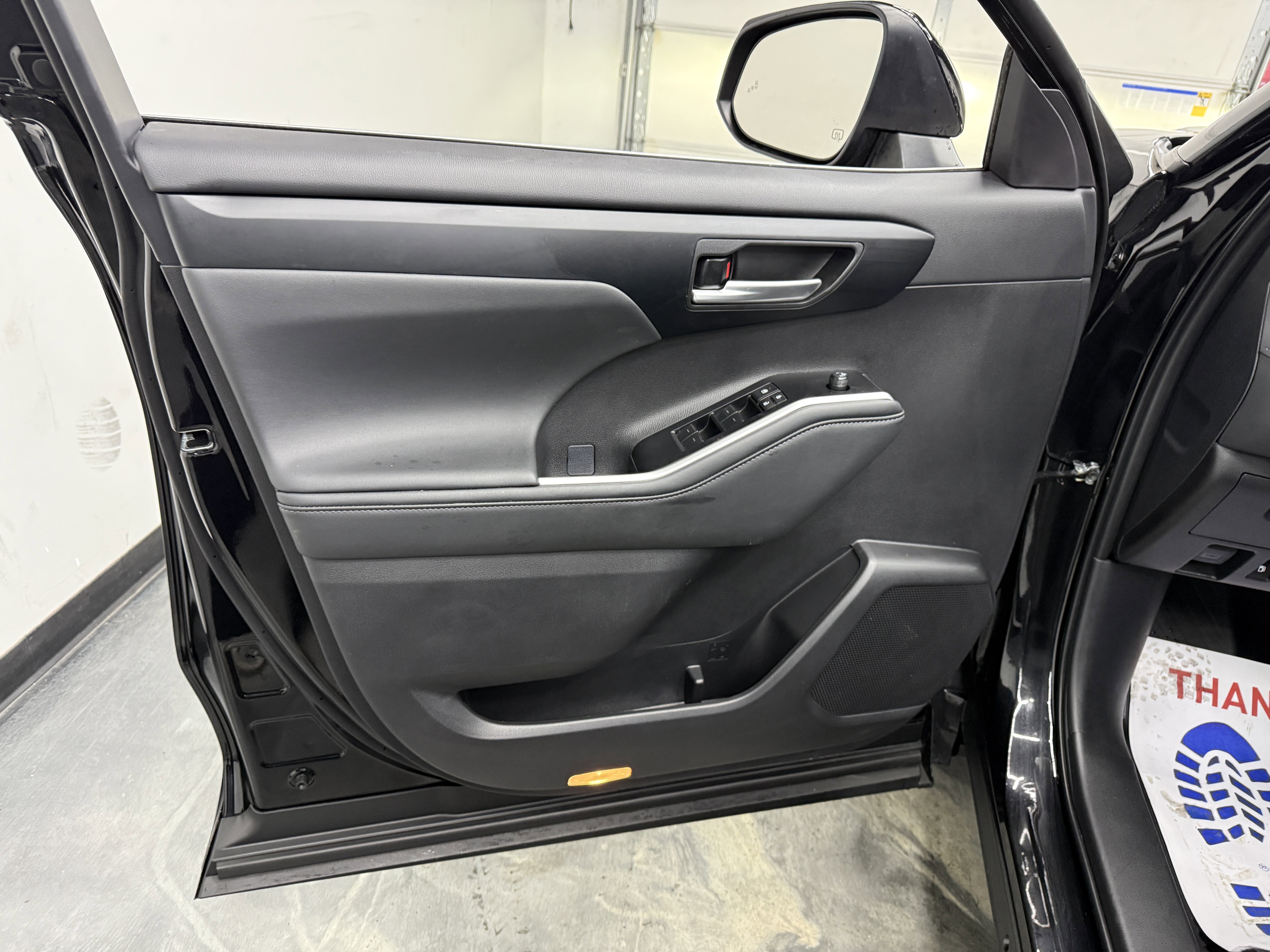 Used 2026 Toyota Highlander XLE image 11