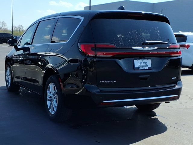 New 2026 Chrysler Pacifica Select AWD/4WD image 4