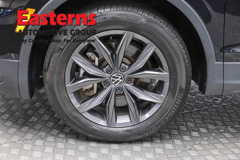 Used 2023 Volkswagen Tiguan SE AWD/4WD image 32