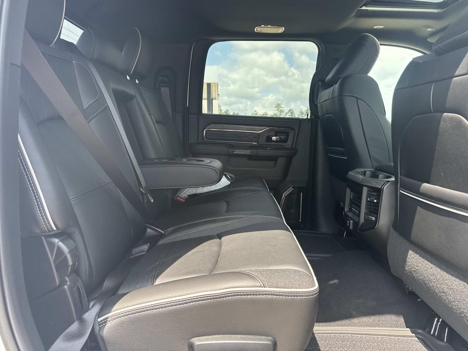 New 2026 RAM 2500 Limited AWD/4WD image 9