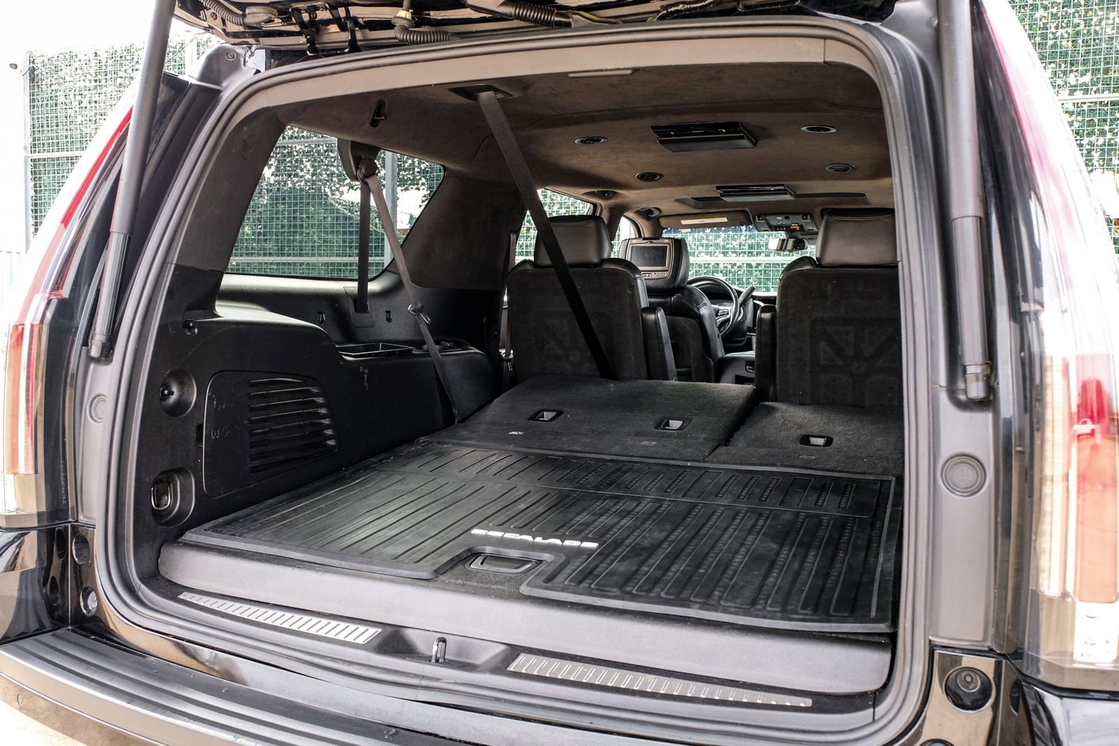 Used 2019 Cadillac Escalade ESV Platinum image 46