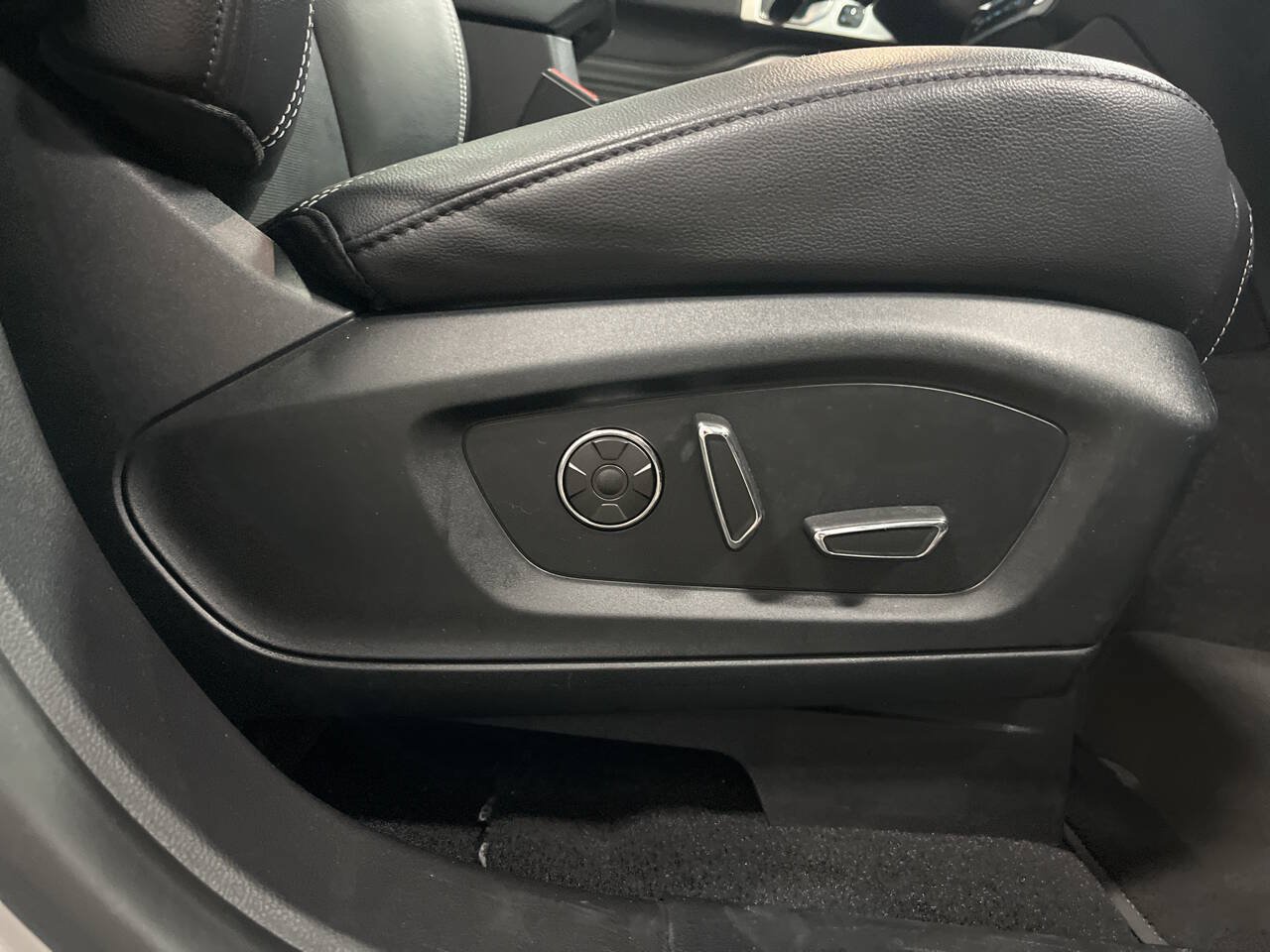 Used 2020 Ford Explorer ST w/ ST Street Pack AWD/4WD image 11