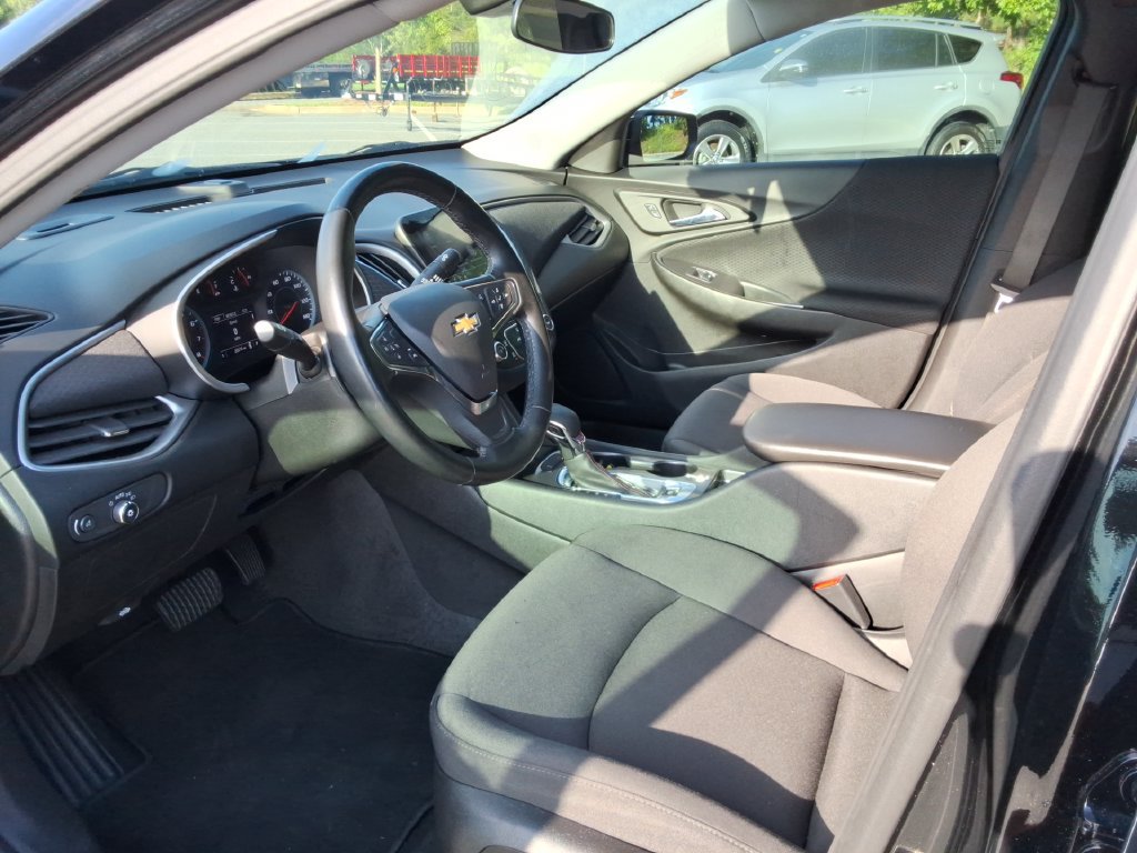 Certified 2025 Chevrolet Malibu RS FWD image 22