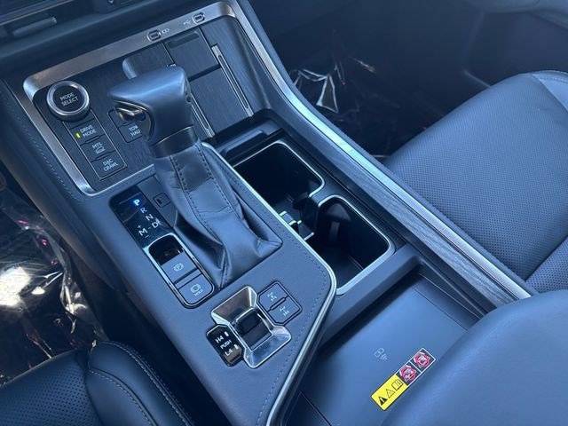 Used 2025 Lexus GX 550 w/ Accessory Package (CT) image 29