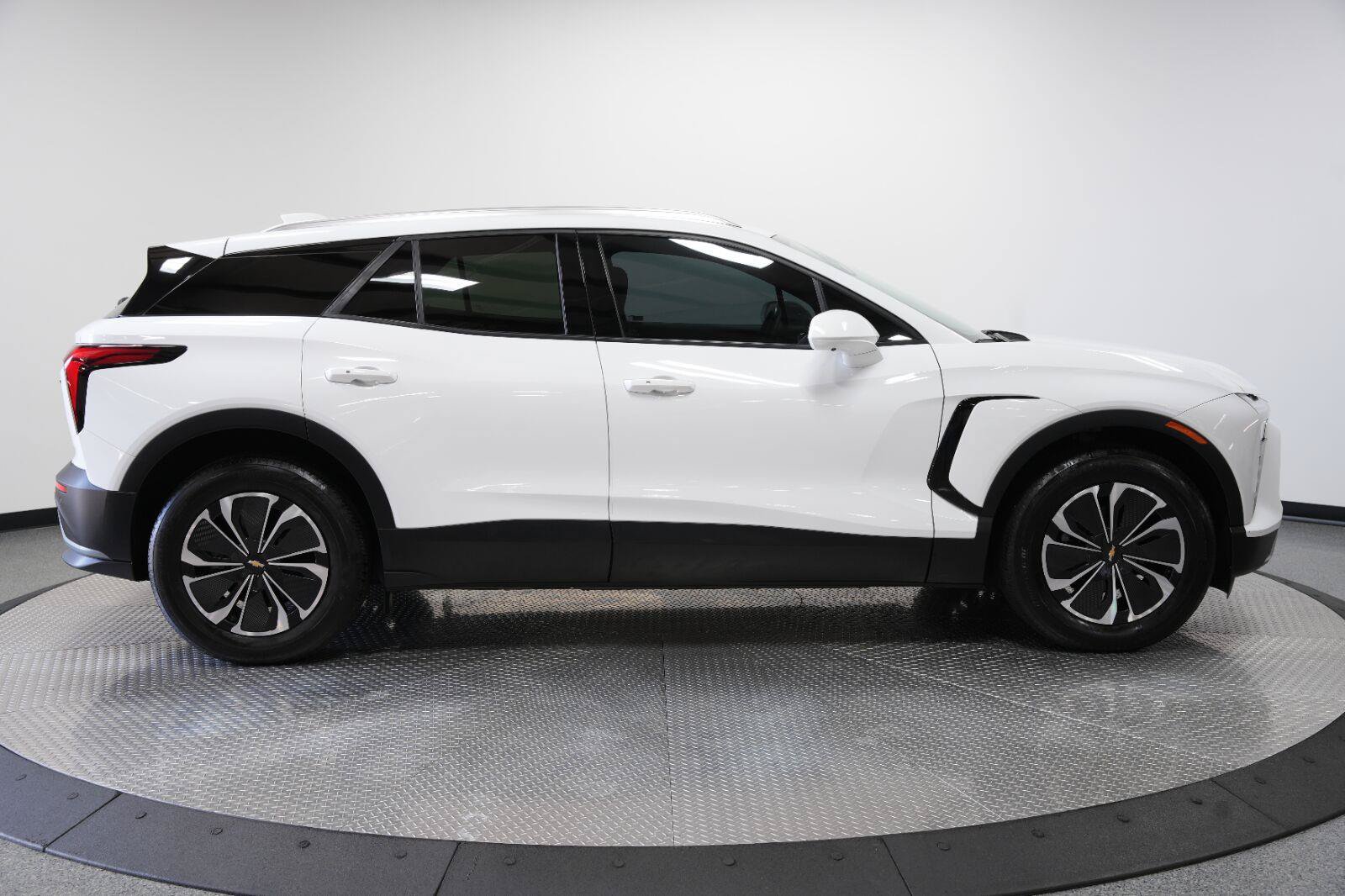 Certified 2024 Chevrolet Blazer EV LT AWD/4WD image 10