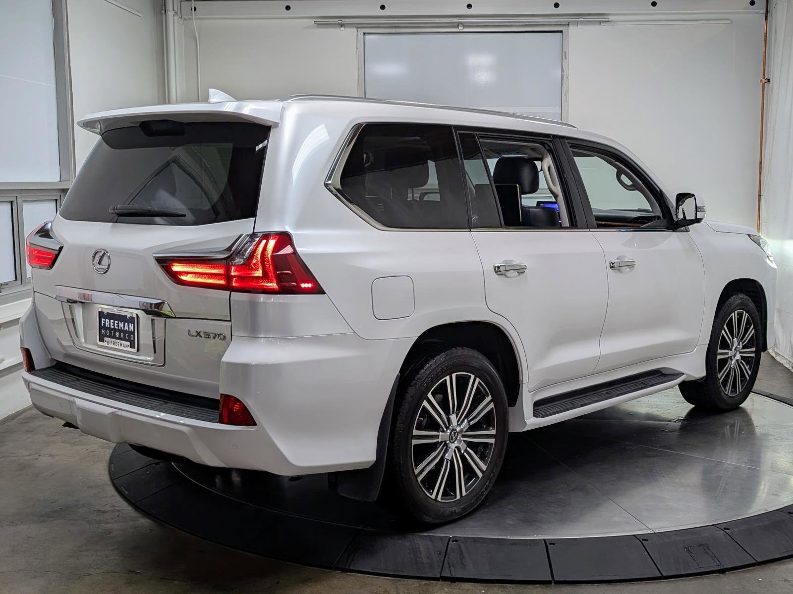 Used 2018 Lexus LX 570 4WD w/ Luxury Package image 9