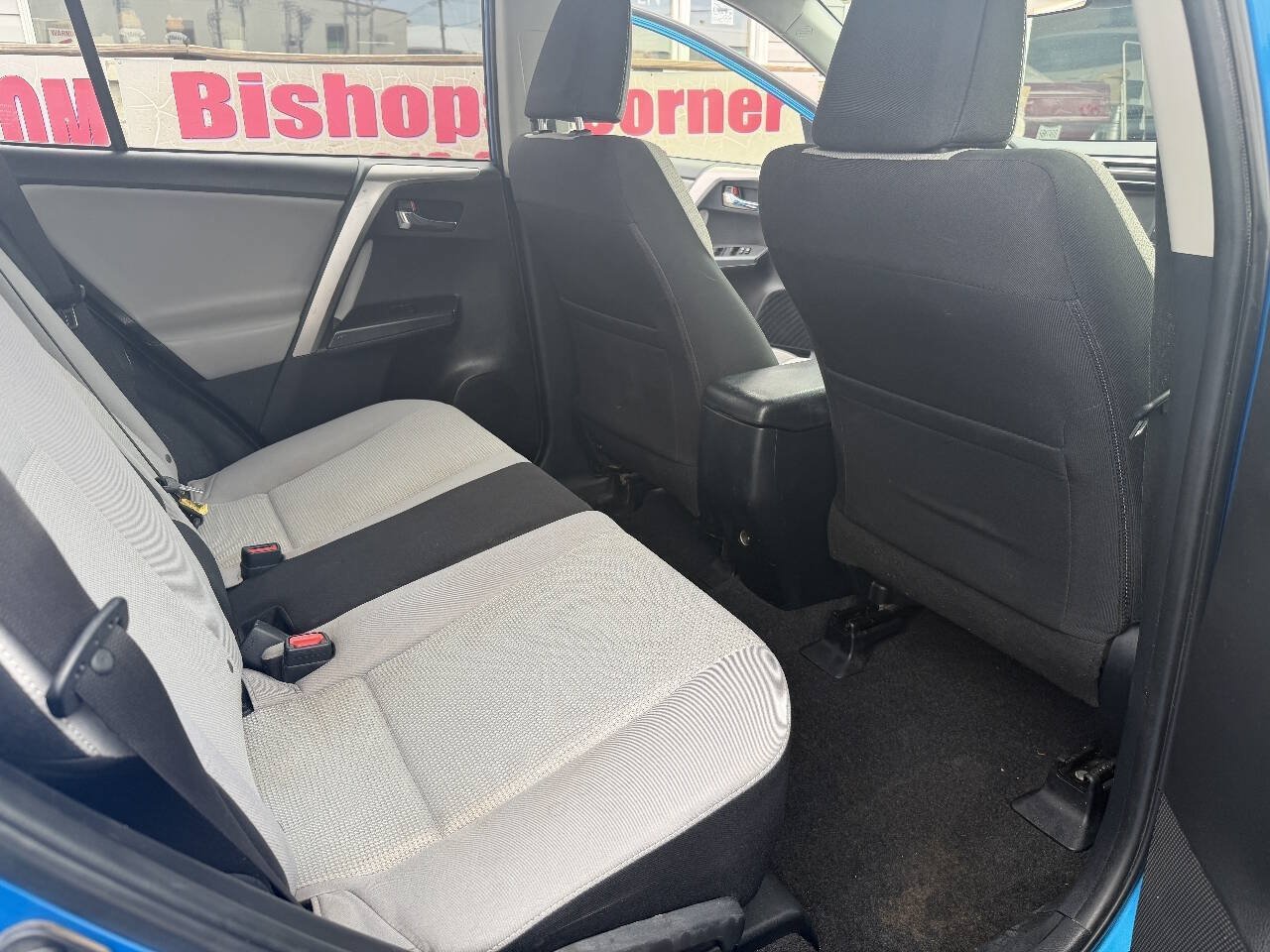 Used 2018 Toyota RAV4 XLE FWD image 5