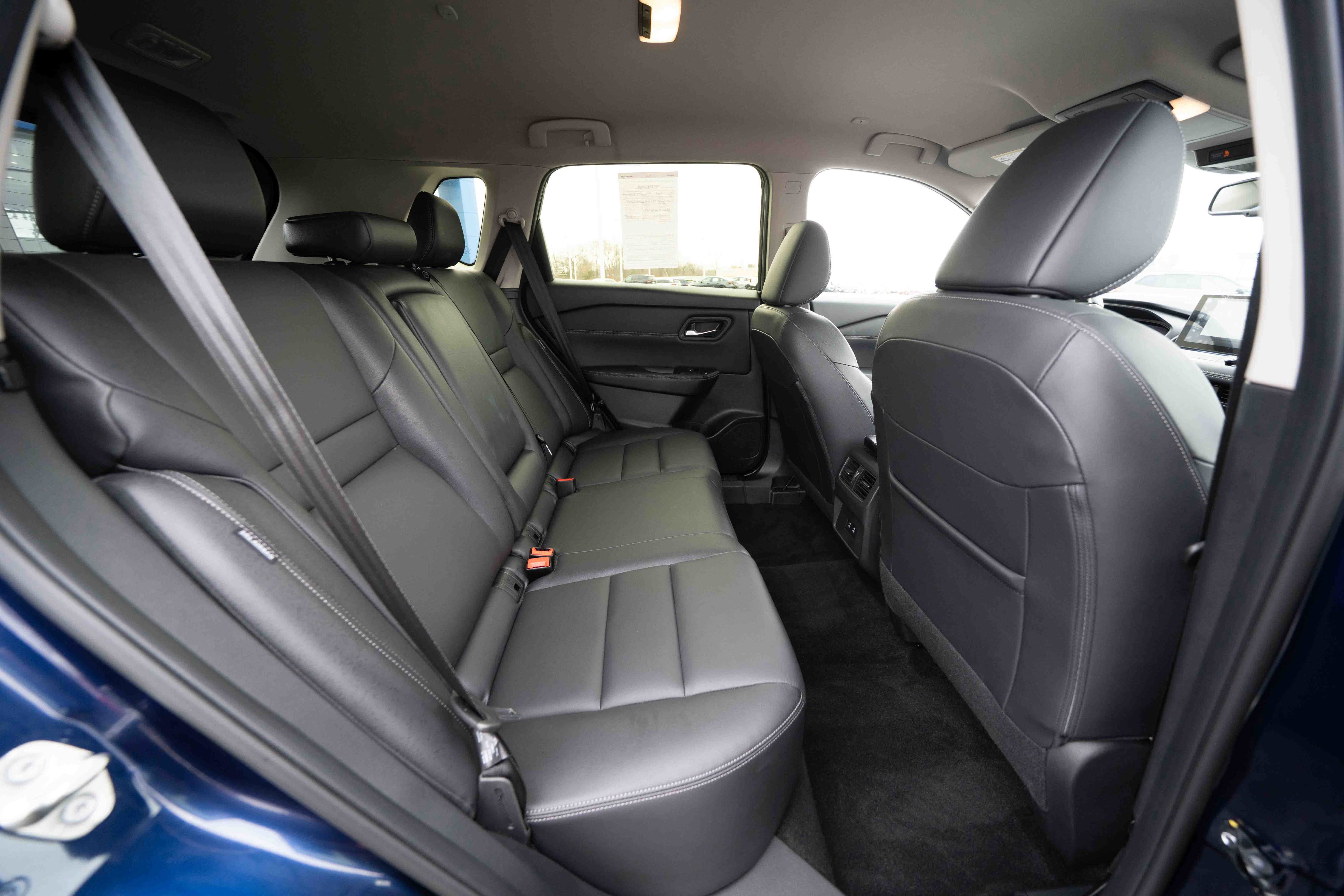 Used 2024 Nissan Rogue SL image 25