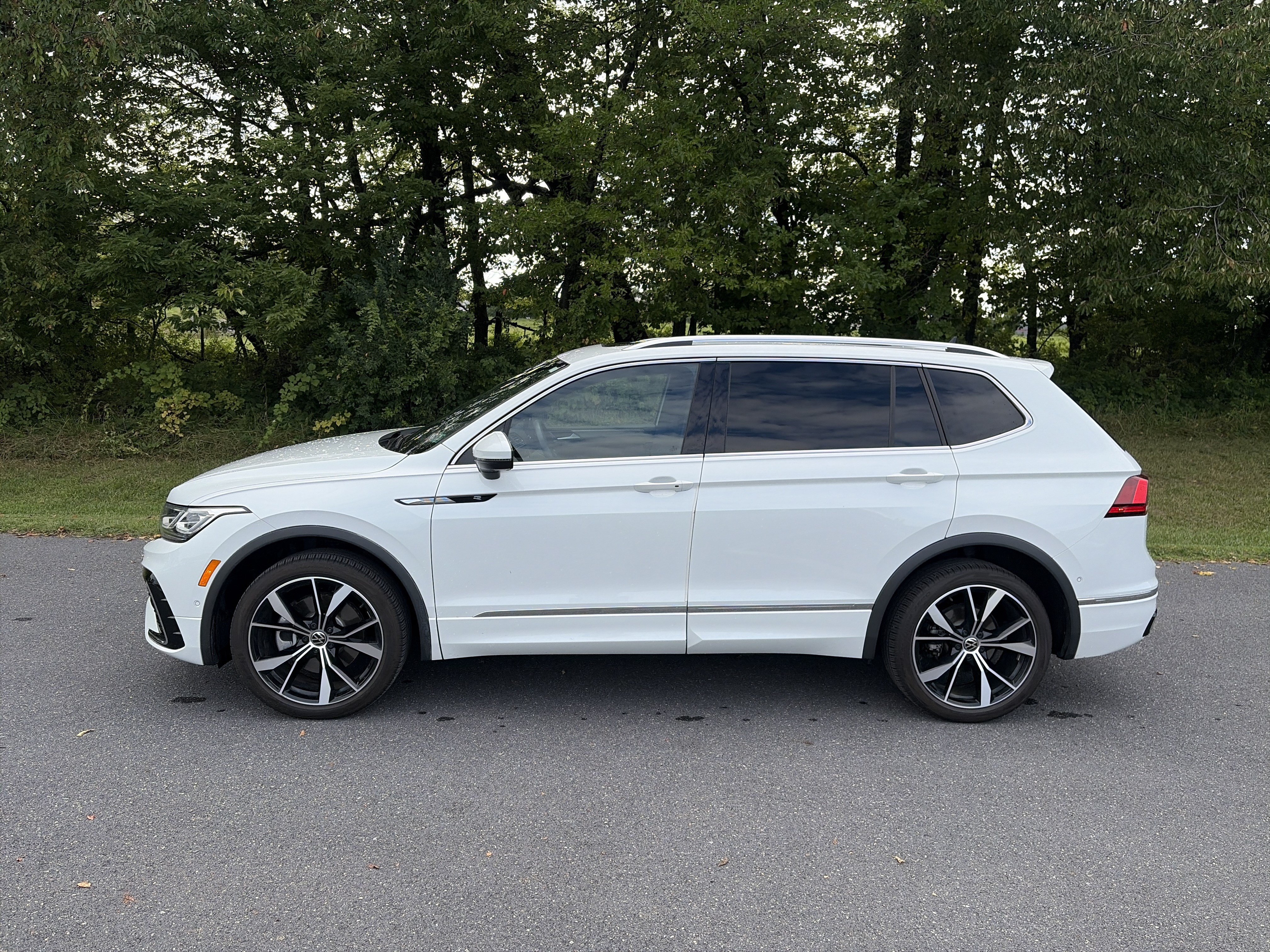 Certified 2024 Volkswagen Tiguan SEL R-Line AWD/4WD image 8