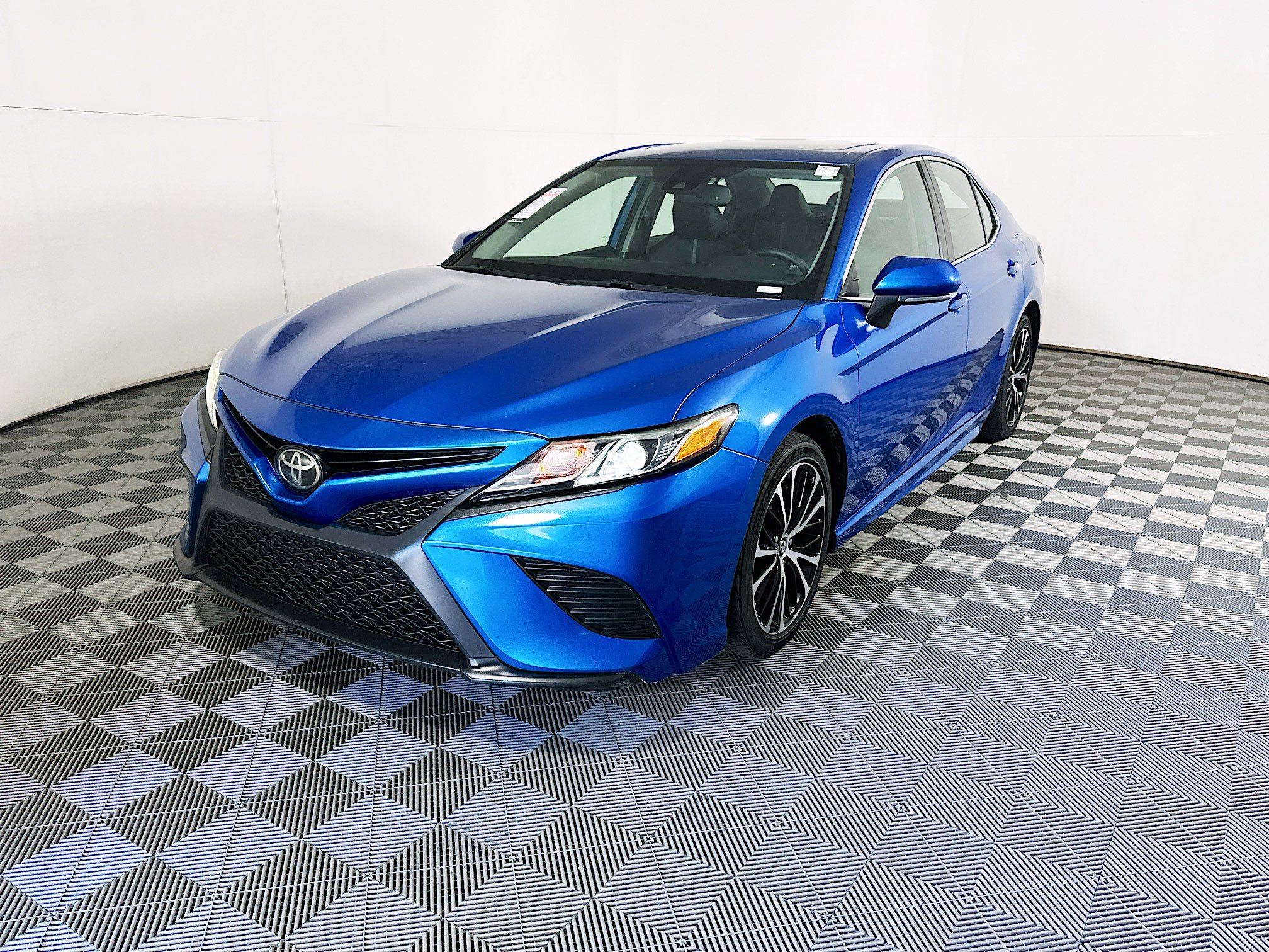 Used 2020 Toyota Camry SE w/ Audio Package FWD image 7