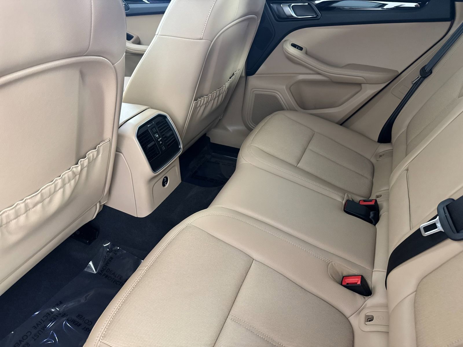 Certified 2025 Porsche Macan image 14