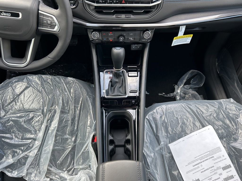 New 2026 Jeep Compass Latitude image 13