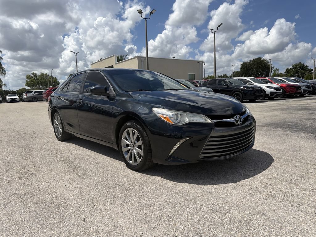 Used 2017 Toyota Camry XLE w/ Moonroof Package FWD image 2