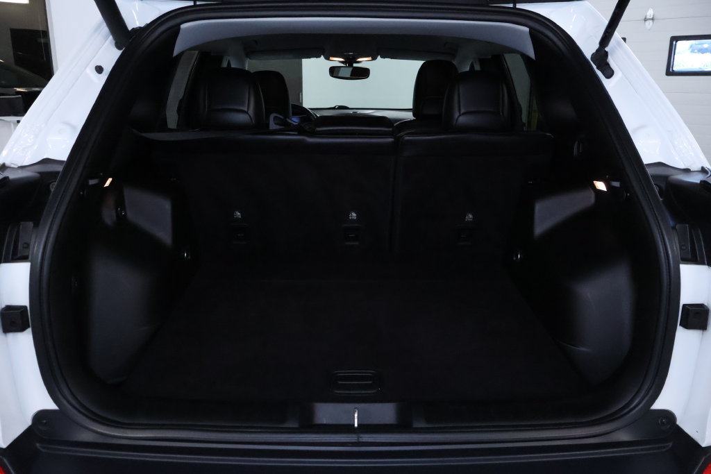 Used 2019 Jeep Cherokee Limited AWD/4WD image 18