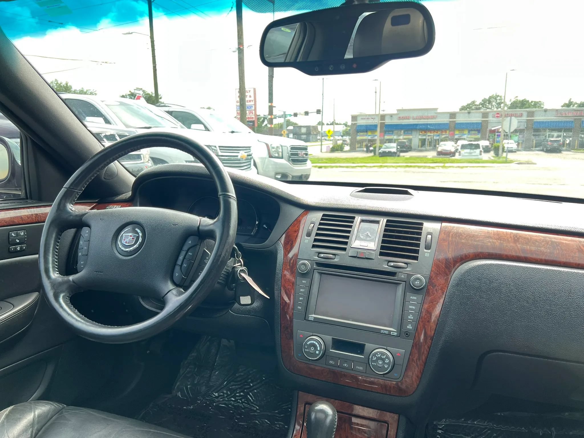 Used 2007 Cadillac DTS Luxury I w/ Sun And Navigation Package FWD image 14