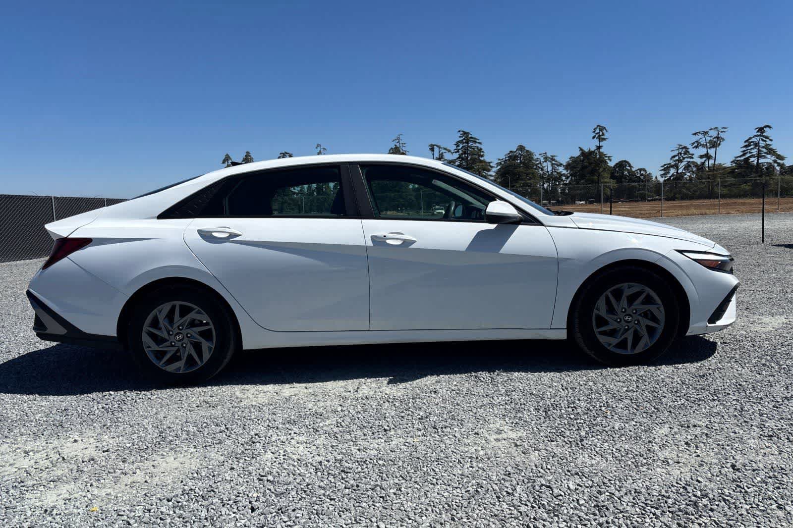 Used 2024 Hyundai Elantra SEL FWD image 9