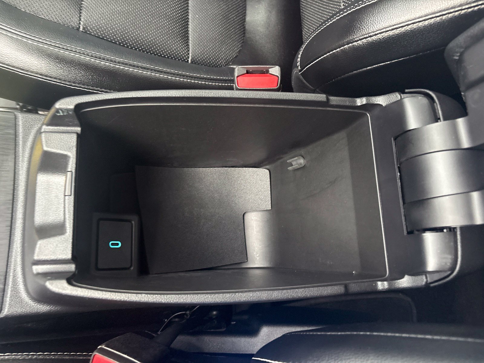Used 2020 Ford Escape Titanium FWD image 36