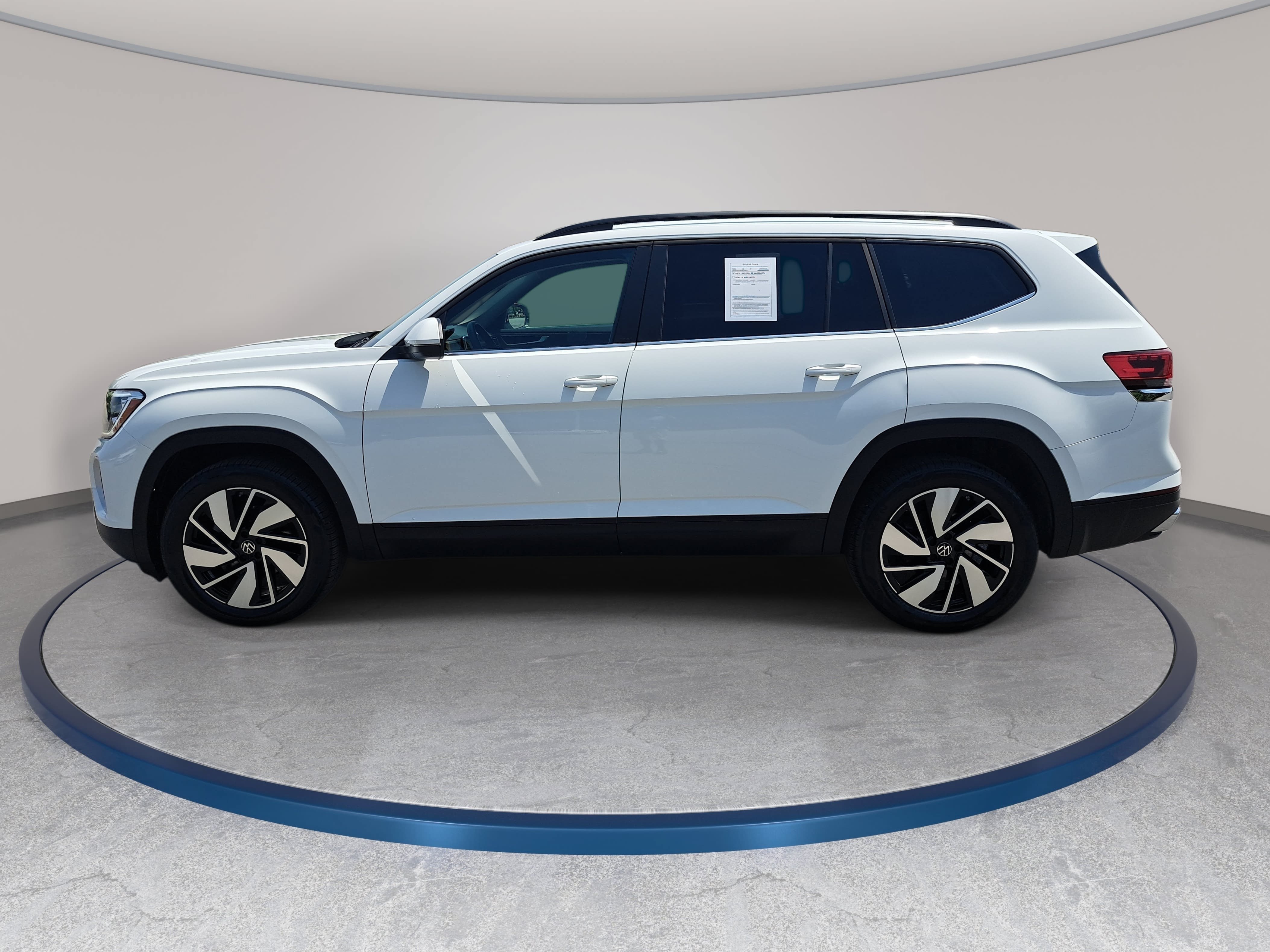 Used 2025 Volkswagen Atlas SE AWD/4WD image 8