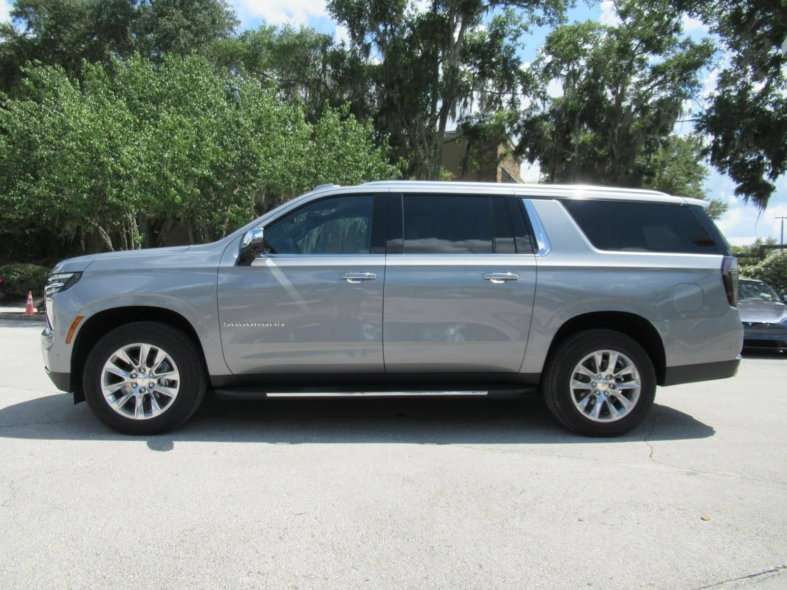 Used 2026 Chevrolet Suburban Premier AWD/4WD image 4