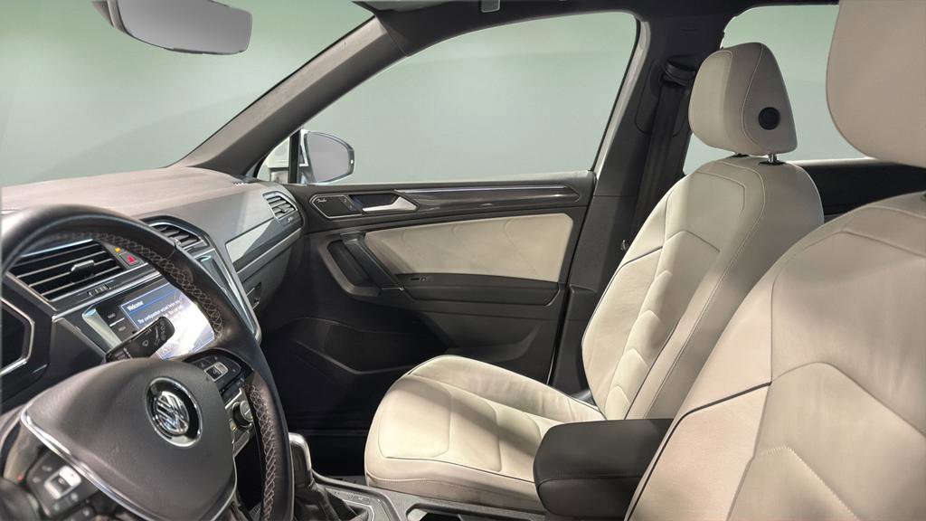 Used 2020 Volkswagen Tiguan SEL Premium R-Line image 13