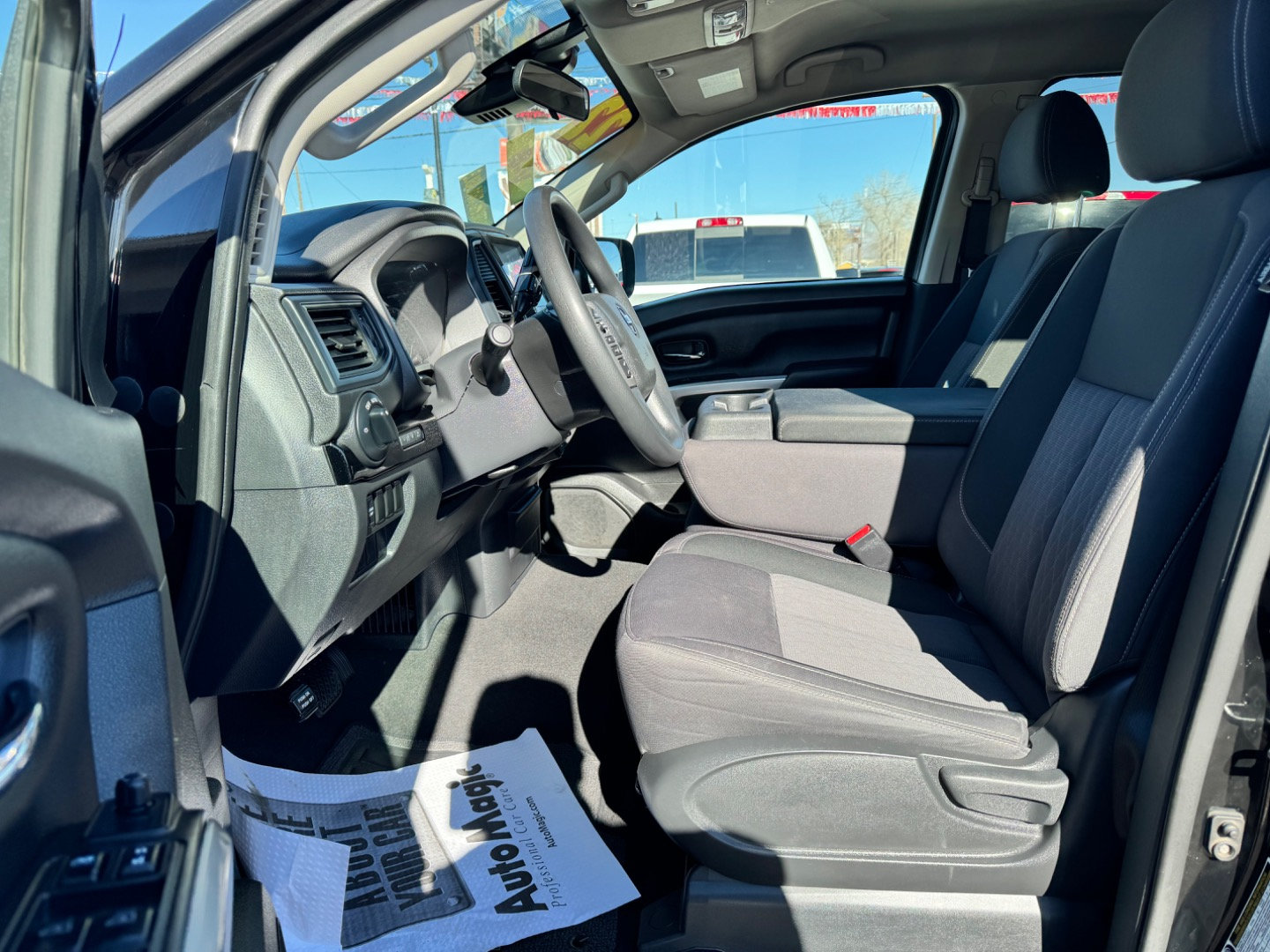 Used 2022 Nissan Titan SV AWD/4WD image 13