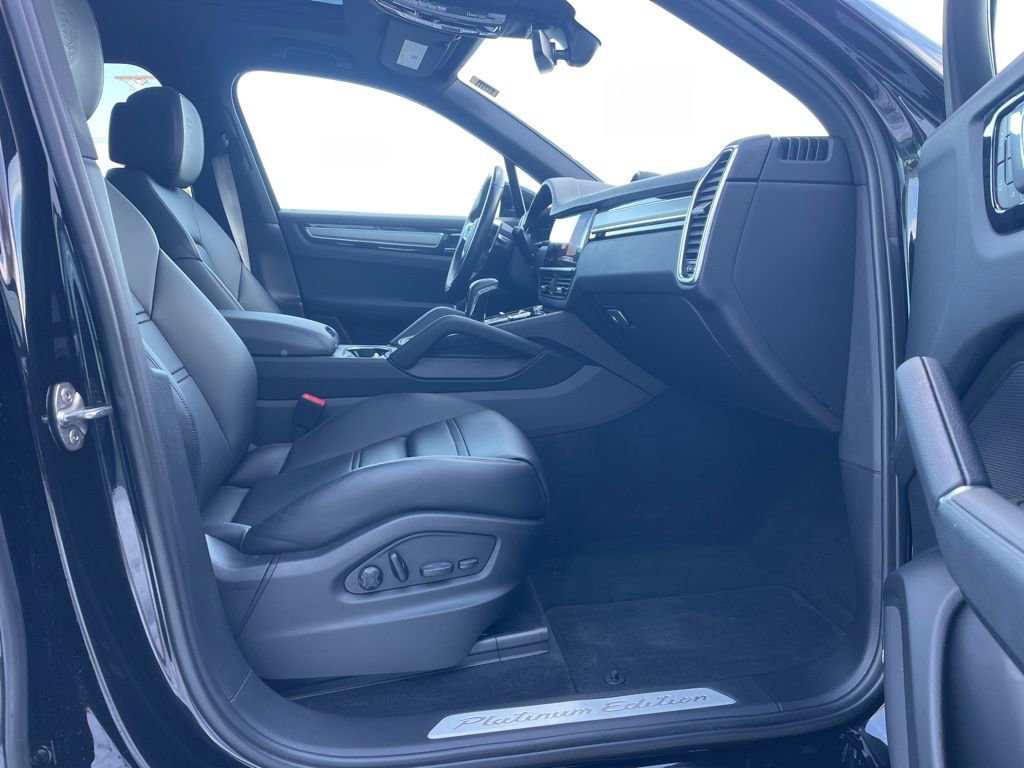 Certified 2023 Porsche Cayenne Platinum Edition AWD/4WD image 17