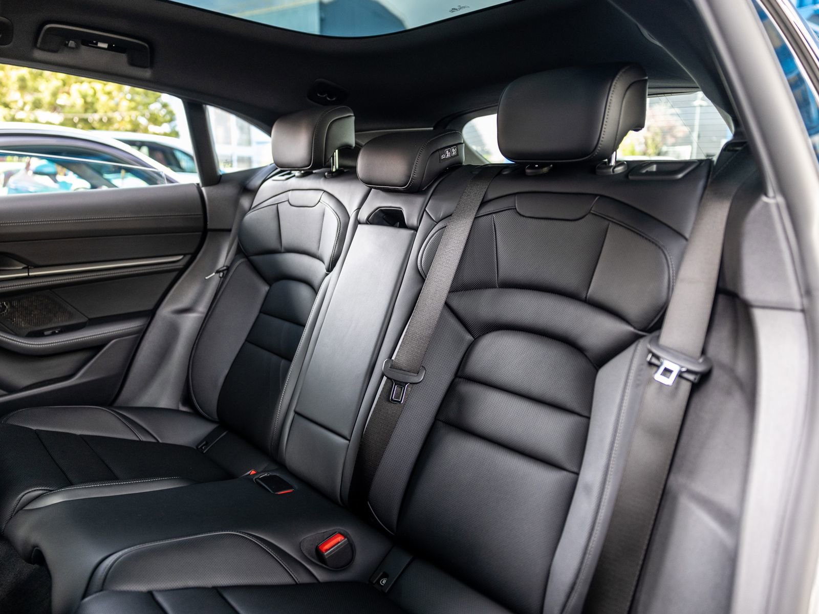 New 2026 Porsche Taycan 4S AWD/4WD image 40