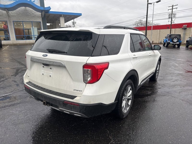 Used 2022 Ford Explorer XLT w/ Equipment Group 202A image 7