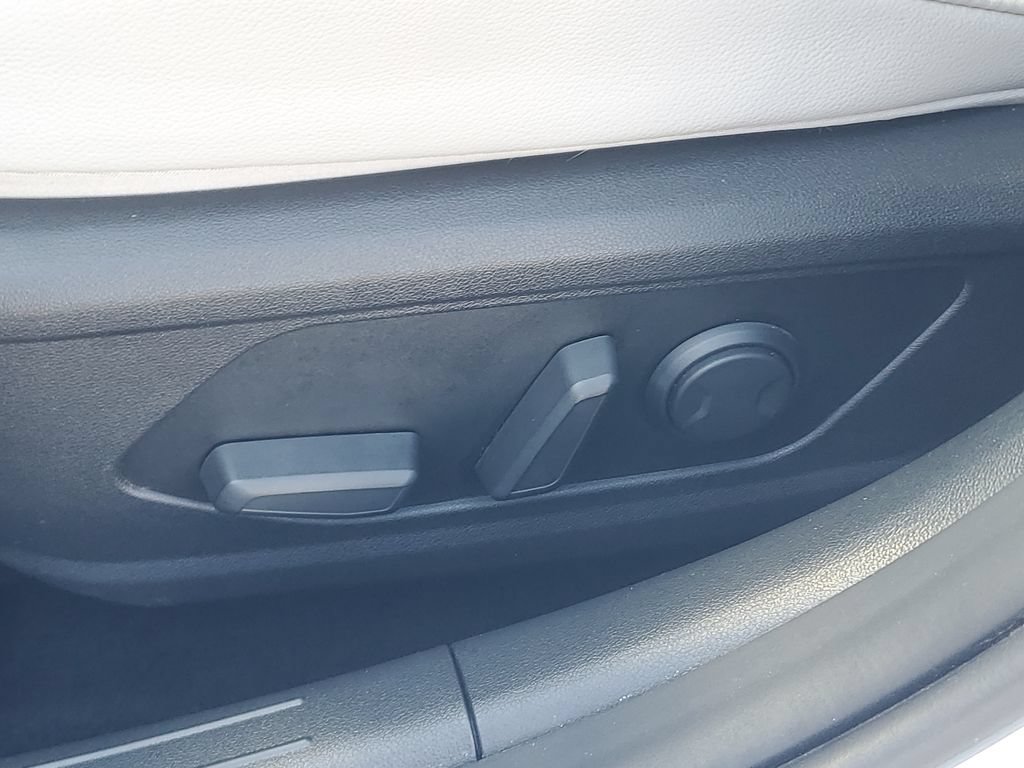 Used 2021 Hyundai Elantra Limited FWD image 16