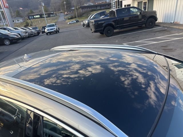 Used 2018 INFINITI QX30 Premium w/ Navigation Package image 10